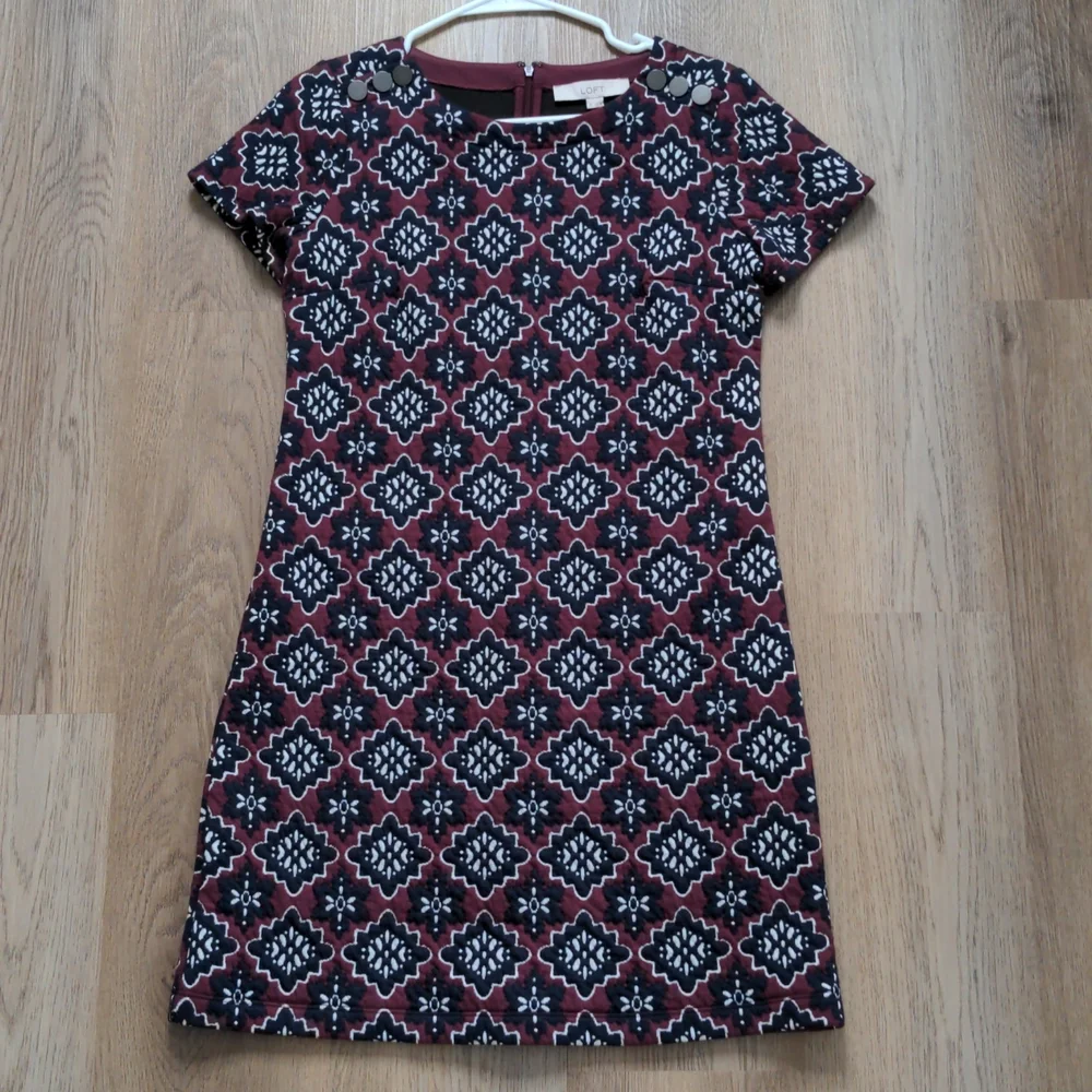 LOFT Burgundy+Navy Jacquard Shift Dress In Size 0 - Picture 3 of 6